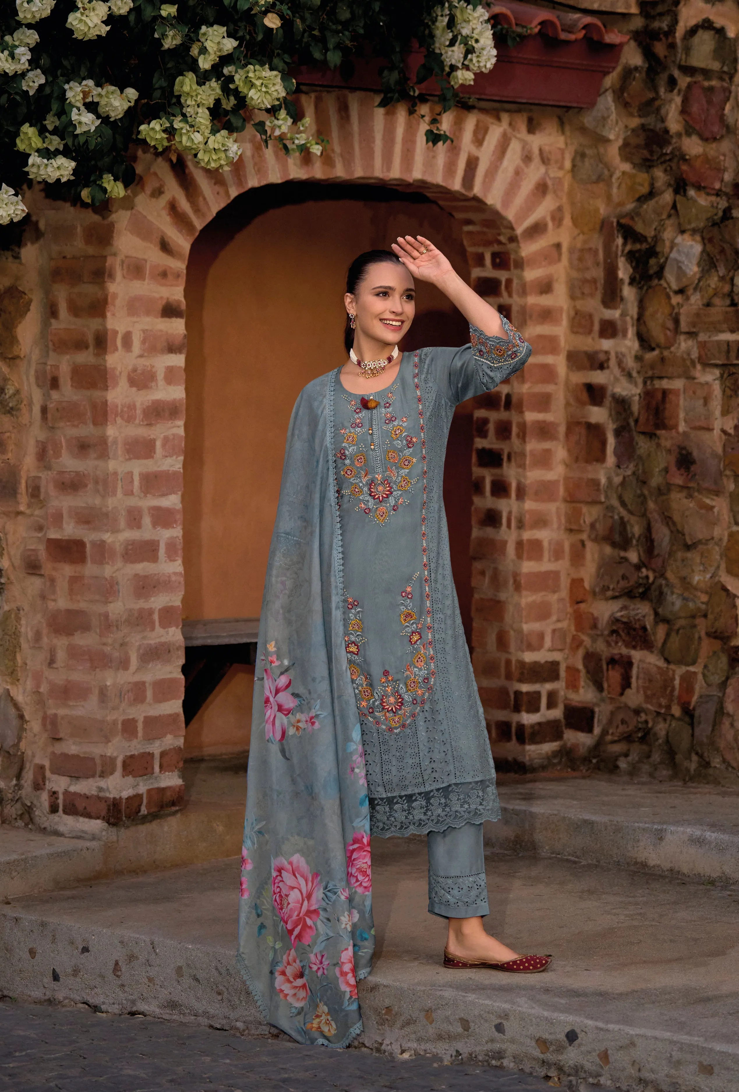 HUMSAFAR GREY SCHIFFLI HEAVY PAKISTANI SUIT SET